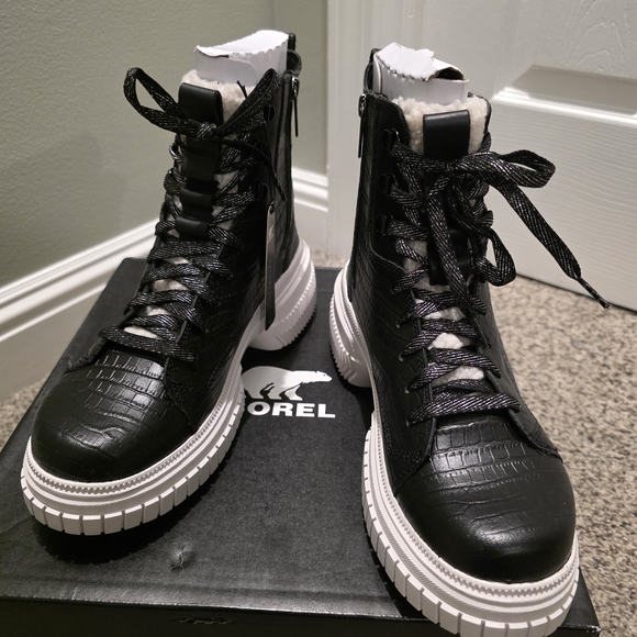 Sorel Black and White Lace-Up Women's Boots - Picture 3 of 8